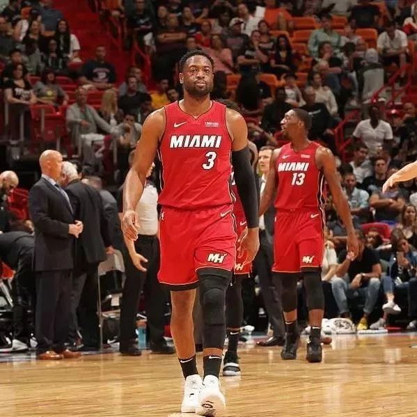 英超半场：福登开场闪击，格瓦迪奥尔破门，曼城2-0利兹联（英超半场战报：福登闪击先开纪录，格瓦迪奥尔建功，曼城2-0领先利兹联）