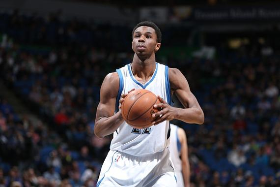 篮板球优势明显，韦尔防守端（篮板优势凸显，韦尔防守出色）