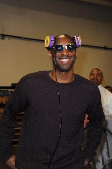 官方：受大雾影响，巴萨前往客场的航班将延迟一个小时起飞（官方通报：大雾导致巴萨客场航班起飞延后一小时）