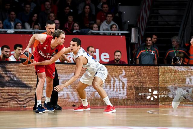 中超球队阵容分析：武汉三镇阵容变化,（中超阵容盘点：武汉三镇人员调整解析）