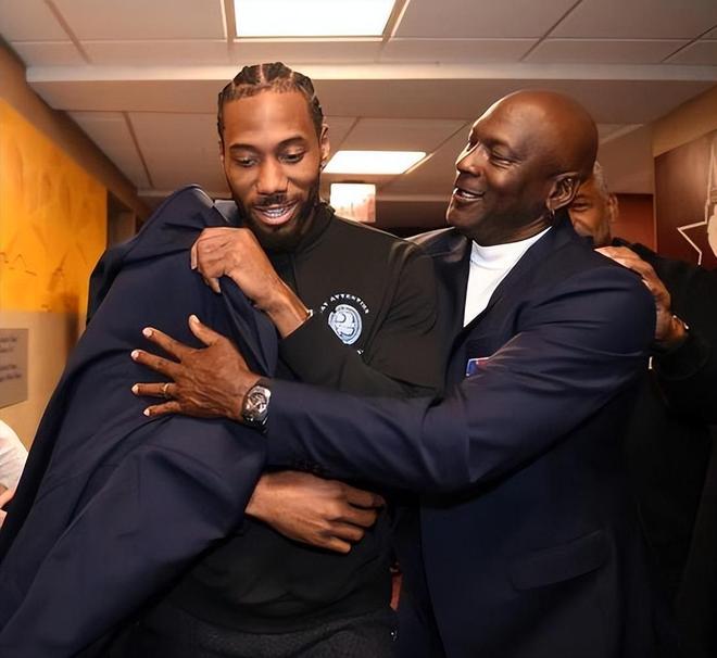 RB大宫松鼠官方：正式签下前墨尔本城门神汤姆·格洛弗（RB大宫松鼠官宣：前墨尔本城门将汤姆·格洛弗加盟）