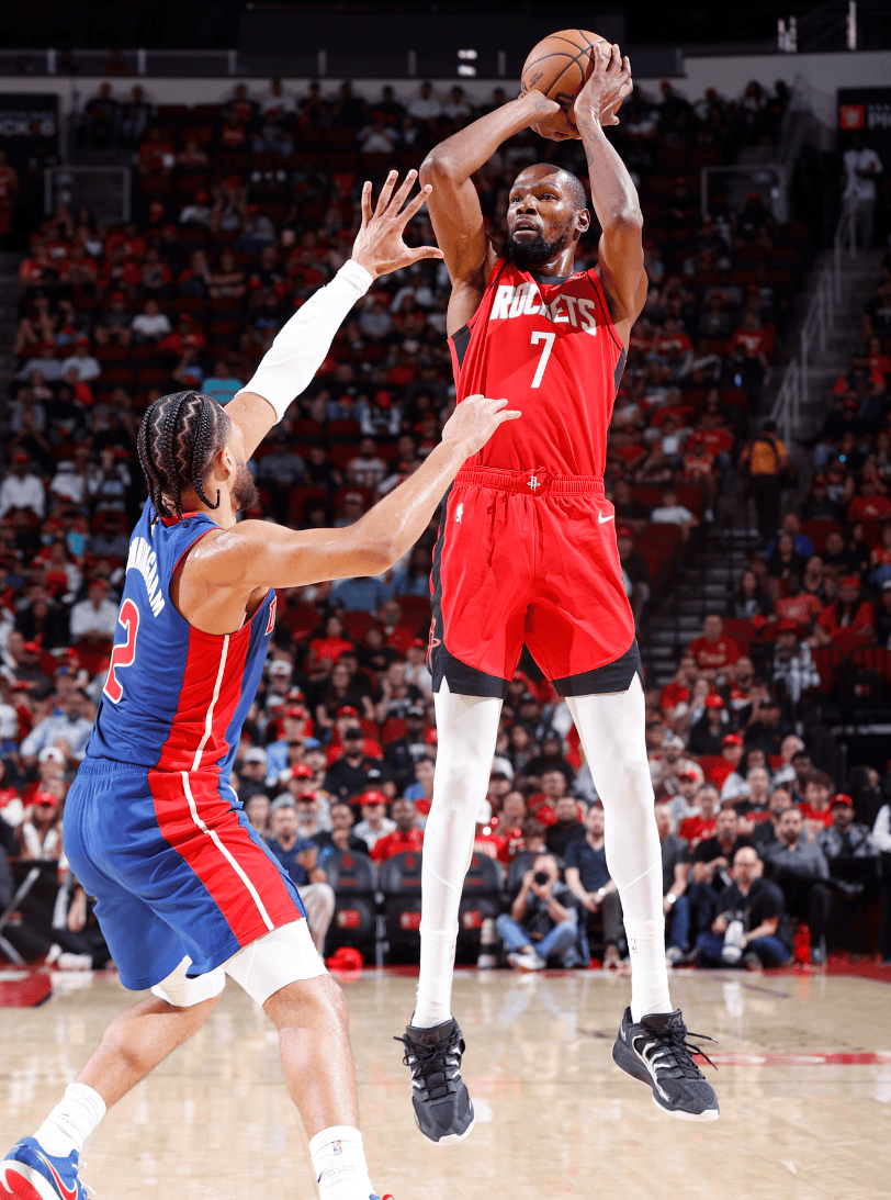 欧冠积分榜分析：各队晋级形势紧张,（欧冠形势速览：出线竞争白热化）