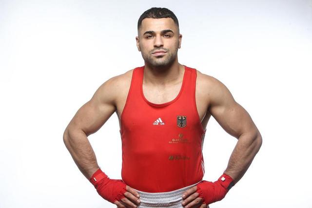 姆巴佩妙传卡马文加破门！皇马客场2-0领先毕巴，中场前关键进球打懵对手（半场前关键一击！姆巴佩送妙传卡马文加破门，皇马客场2-0领先毕尔巴鄂）