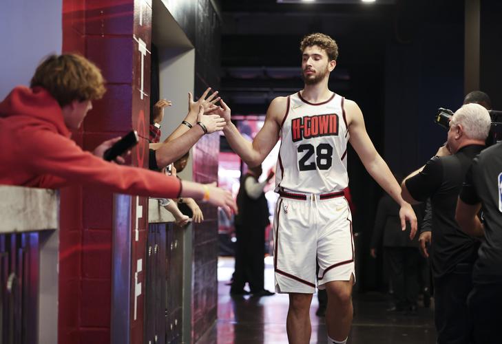 这队踢得像一台机器（这支球队像精密机器般运转）