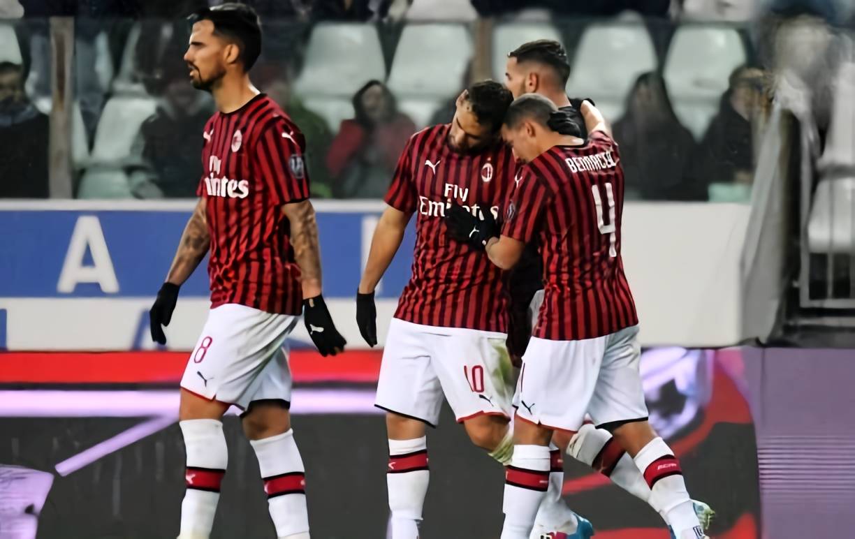 皮克：巴萨是所有冠军的有力竞争者，包括欧冠冠军（皮克：巴萨有实力角逐所有冠军，欧冠也不例外）