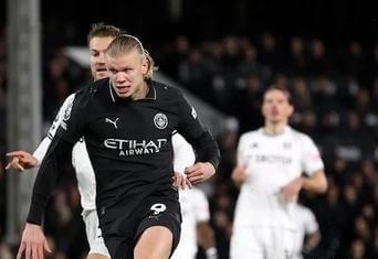 ESPN：曼联通过转会市场获得大笔资金，无需卖人就能签新中锋（ESPN：曼联获充足转会预算，不卖人也能引进新中锋）