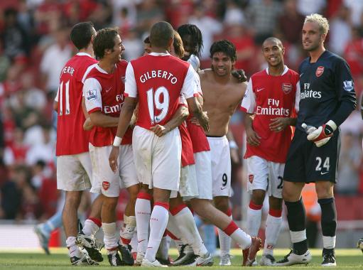 比塞克社媒回应转会传闻：让他们去说他们想说的（比塞克社媒发声回应转会传闻：随他们去说）