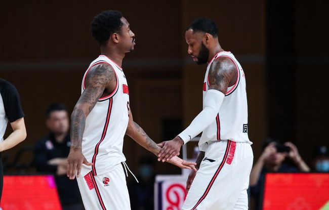 土超匪夷所思一幕：门将拉架放弃守门，对手打空门得手进球有效（土超离谱一幕：门将去拉架弃守球门，对手空门得手被判有效）