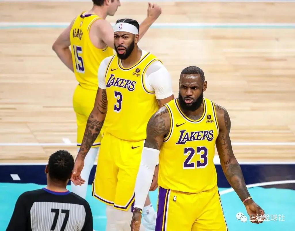 电讯报：纽卡有意引进小将斯密特，该球员非常乐意在一月加盟（电讯报：纽卡追逐小将斯密特，球员愿一月加盟）