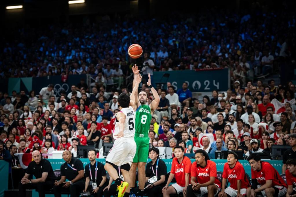 记者：本届世界杯将有半场球员和教练采访，赛前两天开发布会（记者称本届世界杯增设中场球员及教练采访，赛前两天举行新闻发布会）