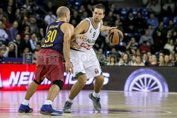 篮球湖人锁定比赛胜局，球迷狂喜（湖人锁定胜利，球迷欢呼沸腾）