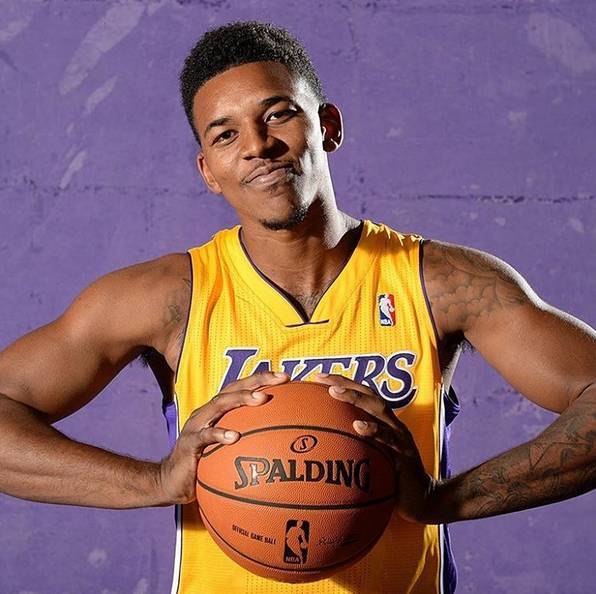 哈登突破失误，比赛节奏瞬间改变（哈登突破失手，比赛节奏骤变）