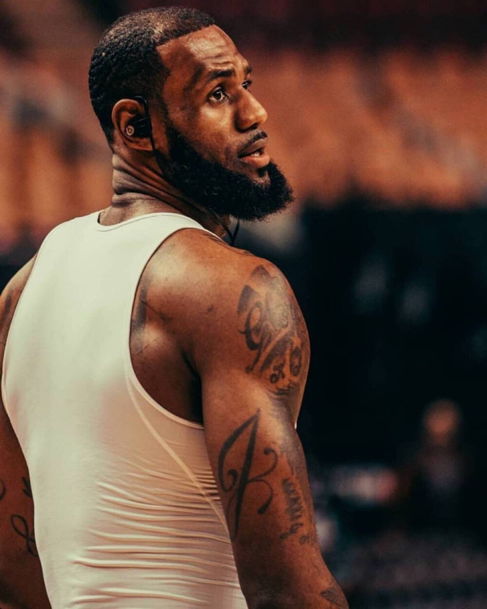 记者：曼联有意阿贾克斯17岁中场乔西-莫基奥（记者称曼联盯上阿贾克斯17岁中场新星乔西-莫基奥）