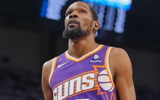 曲靖队员信心满满，高原赛场展风采！（曲靖将士信心十足，高原赛场尽显风采！）