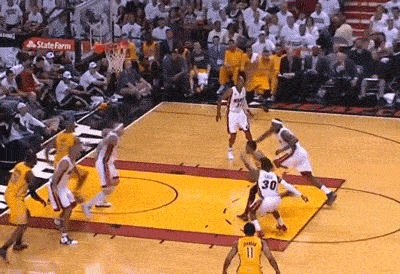 世体：什琴斯尼回归巴萨训练，莱万背部+右腿不适缺席（世体：什琴斯尼已重返巴萨合练，莱万因背部及右腿不适缺席）