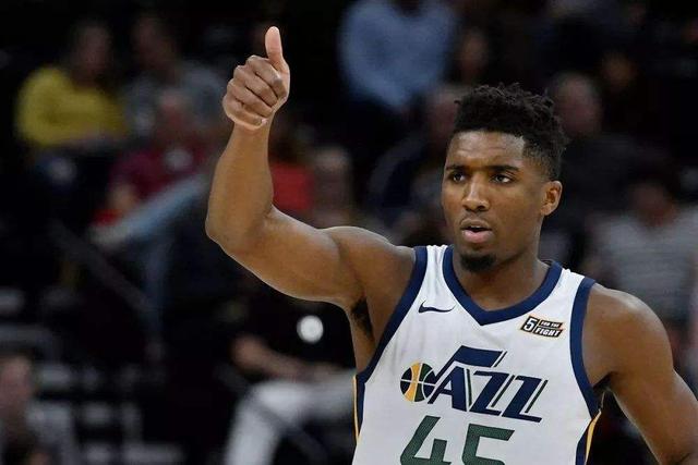 刘炜：接下来重点再补充一名防守尖兵，让球队轮转更顺畅（刘炜：下一阶段将引进一名防守悍将，优化球队轮换）