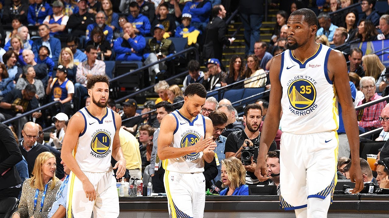 成都蓉城在中超和足协杯表现不佳，古尔芬克尔可能离队，周定洋面临续约问题，俱乐部需补强阵容。（双线低迷的成都蓉城：古尔芬克尔或离队、周定洋续约成疑，补强迫在眉睫）