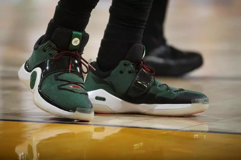 吉文：凯莱赫是欧洲三位最佳门将之一，他始终保持冷静的头脑（吉文：凯莱赫位列欧洲前三门将，始终沉着冷静）