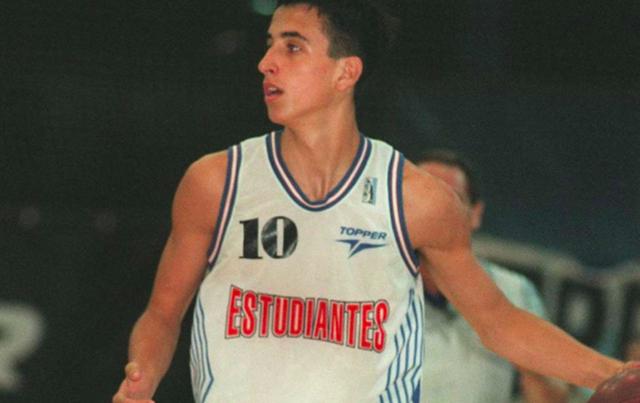 川超凉山队球员飞踹主裁，律师：或面临拘留、罚款和长期禁赛（川超凉山队球员脚踹主裁判，律师称或将面临拘留、罚款及长期禁赛）