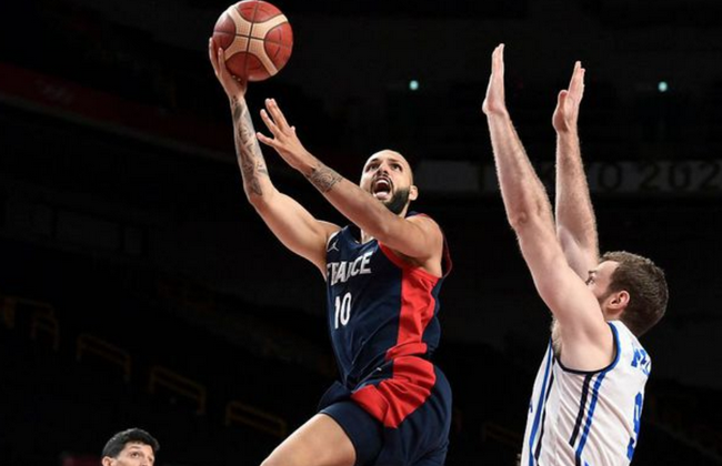 奇兵！萨格斯首节高效10分3助攻，带领魔术领先尼克斯（萨格斯首节爆发砍下10分3助攻，助魔术取得对尼克斯的领先）