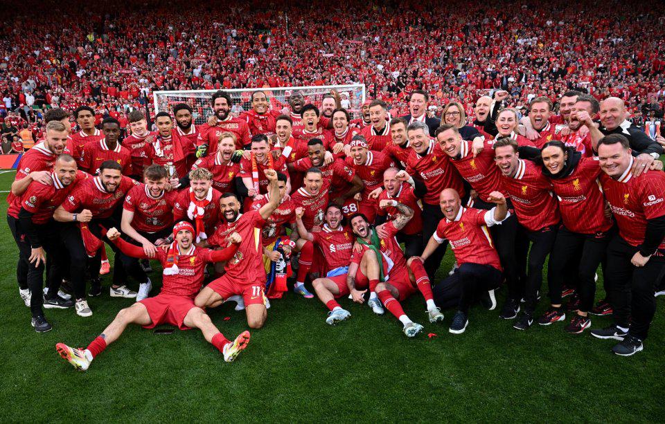 上场眉骨缝了3针！广东客场战浙江 徐杰戴着发带进行赛前热身（眉骨缝3针后，广东客战浙江，徐杰戴发带进行赛前热身）