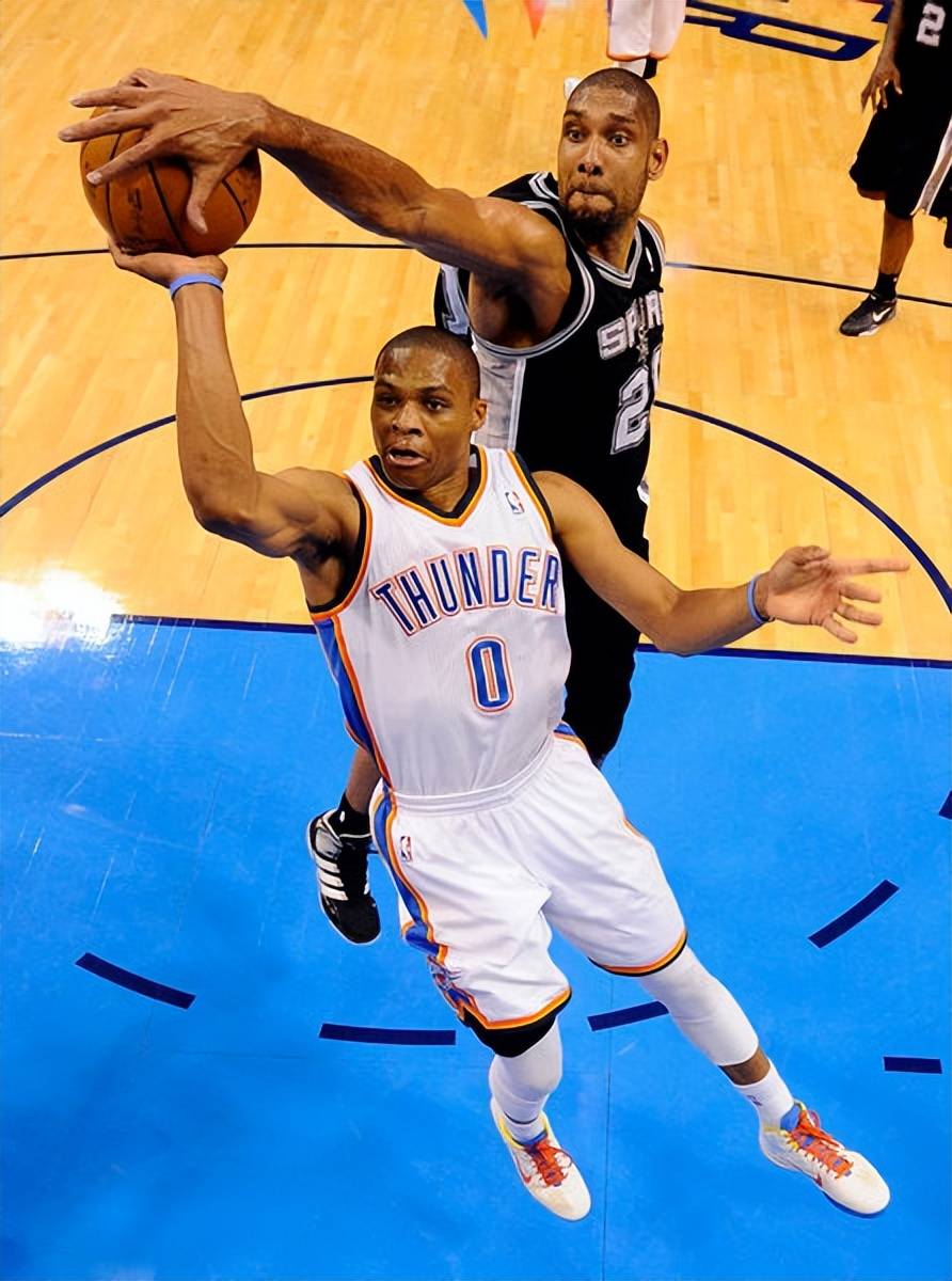 雷狼半场：亚历山大11分，雷霆51-48领先森林狼（半场战报：亚历山大砍11分，雷霆51-48暂领先森林狼）