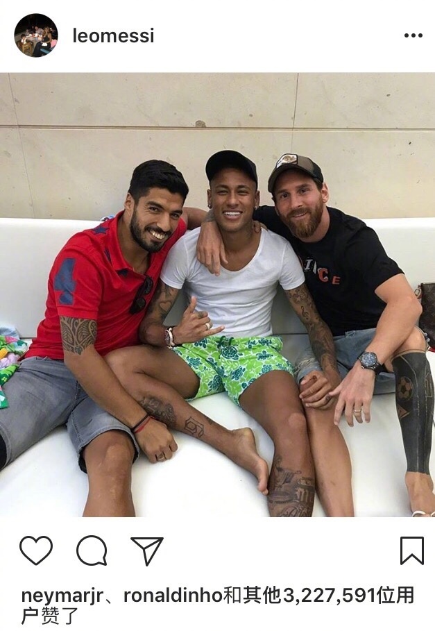 曼联后防连连犯错饱受批评（曼联防线失误不断，备受质疑）